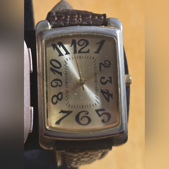 Watches for Women Lot Pulsar Wenger Fitbit UNTESTED AS IS - Picture 6 of 7